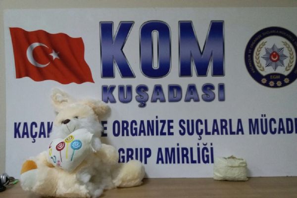 Oyuncak tavşandan uyuşturucu çıktı
