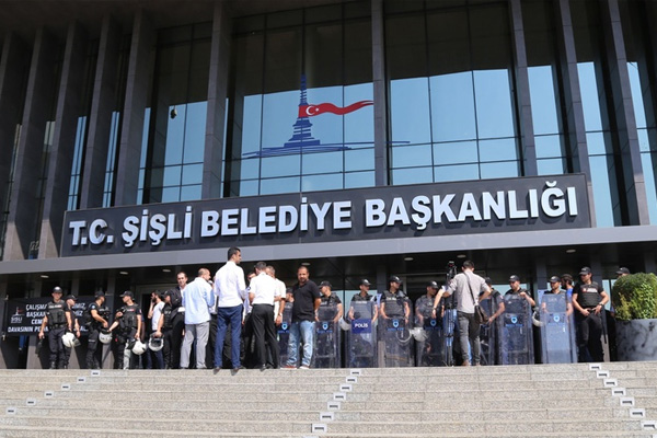 DİSK’ten Şişli Belediyesi önünde eylem!