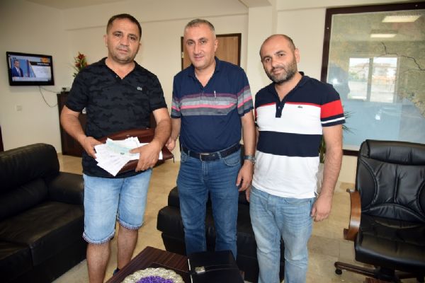 Antalya'da çöpte 66 bin TL değerinde evrak dolu çanta buldu