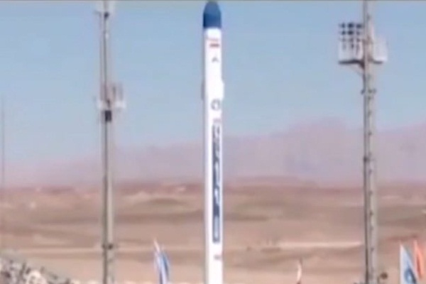 İran uzaya roket gönderdi