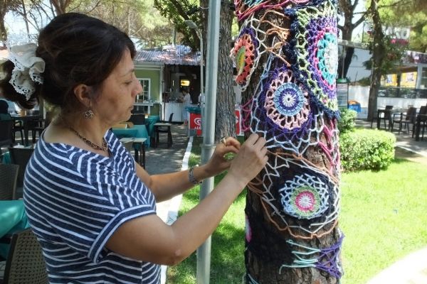 Balıkesir'de ağaçları giydirdiler