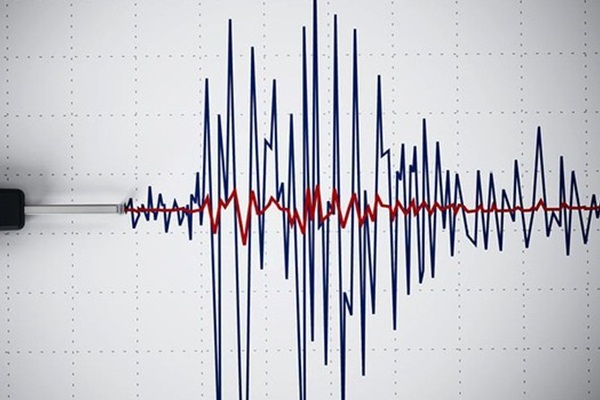 Ege'de korkutan deprem