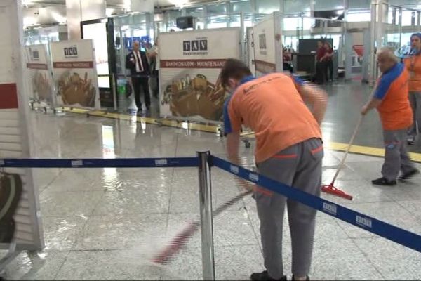 Atatürk Havalimanı'nda uçuşlara yağmur engeli