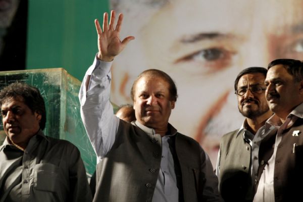 Pakistan Başbakanı görevden alındı!