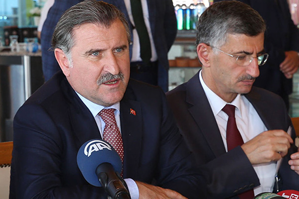 Spor Bakanı Bak'tan Terim açıklaması!