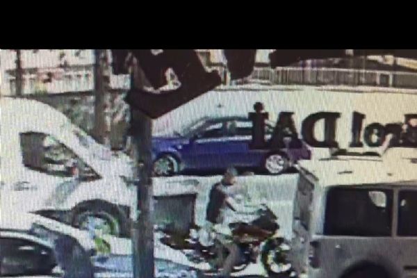 Motosikleti saniyeler içinde böyle çaldılar