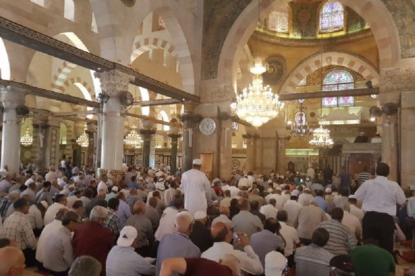 Mescid-i Aksa'da 2 hafta sonra cuma namazı