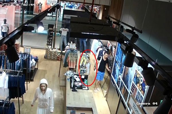 Bursa'da küçük kızı suçlarına alet ettiler