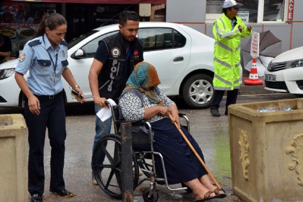 Uyuşturucunun 'Ana'sı basın mensuplarına baston fırlattı