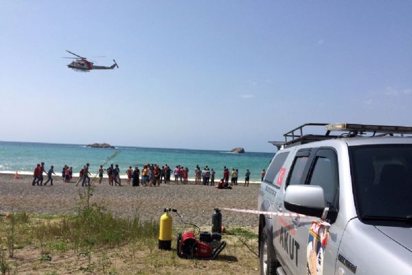 Serinlemek için denize giren 2 genç kayboldu