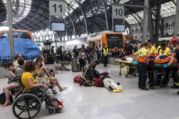 Barcelona’da tren kazası: 56 yaralı!