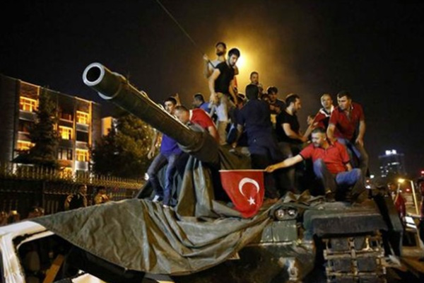 Eski İsveç Başbakanı 15 Temmuz'u yazdı!