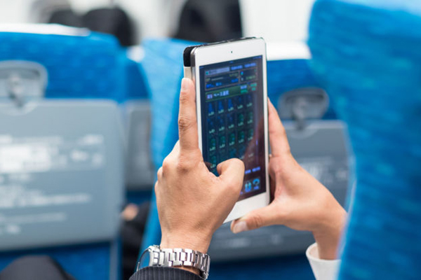 İngiltere'ye uçuşlardaki 'elektronik cihaz yasağı' kalktı!