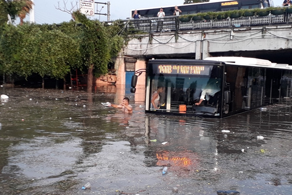 İstanbul'daki afet sonrası gündem: Süper hücre