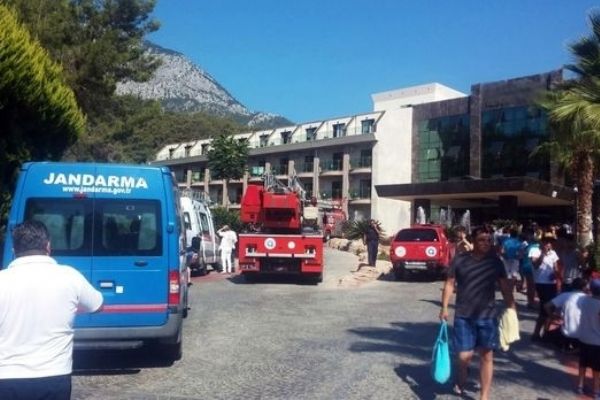 Antalya’da lüks otelde yangın!