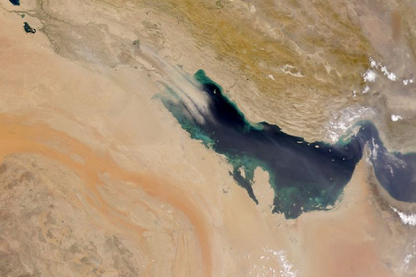 Basra'da sıcak temas! ABD helikopteri, İran gemisine yaklaştı!