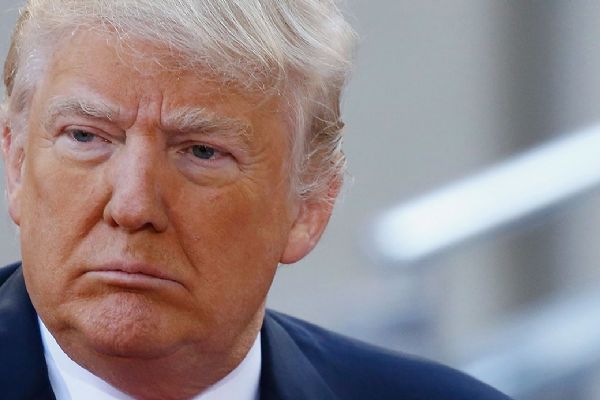 Trump'tan polislere: Kibar olmanıza gerek yok