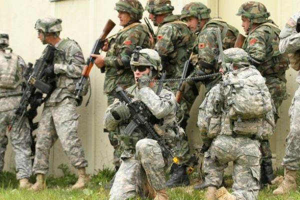 Makedonya ve ABD'den ortak tatbikat