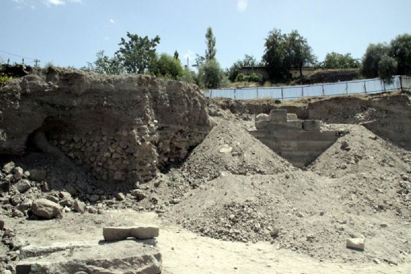 Temel kazısından tarih fışkırdı