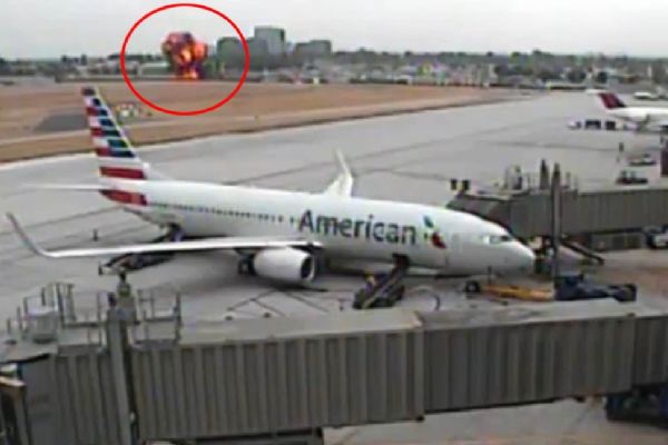 Uçak otoyola düştü