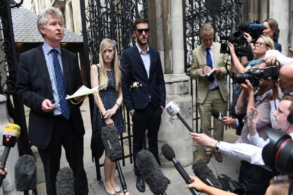 Charlie bebek hayatını kaybetti