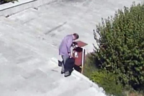 Delilleri çöpe atan profesörün cezası belli oldu!