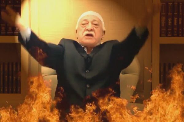 Suud kraliyet ailesine yakın isim FETÖ’yü ziyaret etti