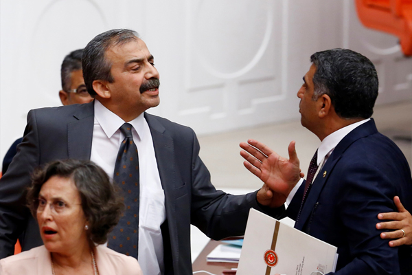 CHP'li Gürsel Erol'dan Önder'e: 'Kandil'de dağda ne işin var?'