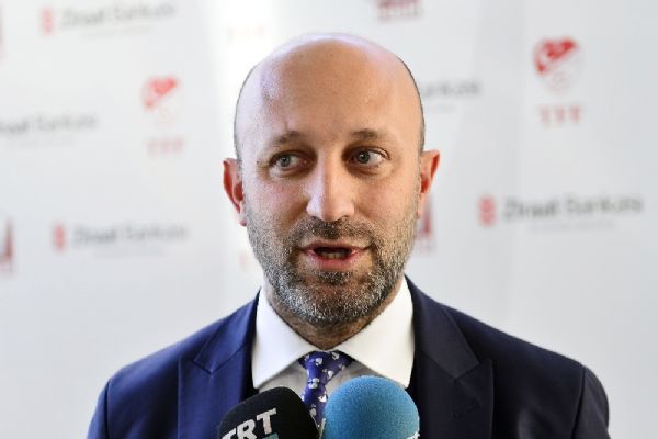 Galatasaray'dan flaş açıklamalar: 'Lucescu, Arda Turan, Volkan Şen...'