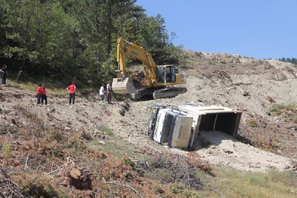 Kullandığı kamyonun altında öldü