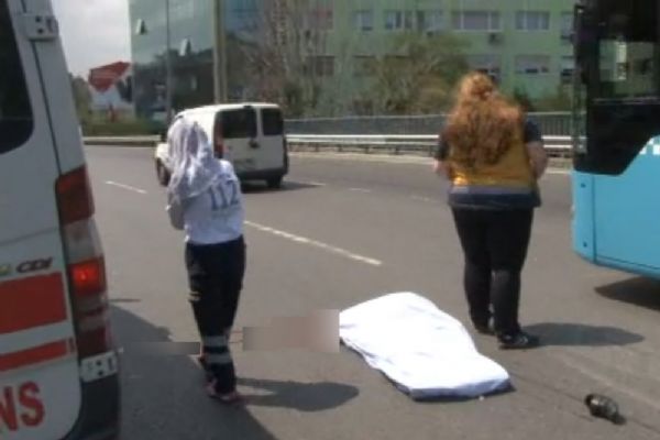 İstanbul'da karşıya geçmeye çalışan yaşlı kadına araç çarptı