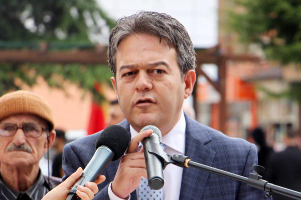 Belediye başkanına dışkılı saldırı