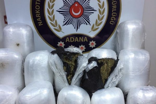 Ev eşyası yüklü kamyondan uyuşturucu yakalandı