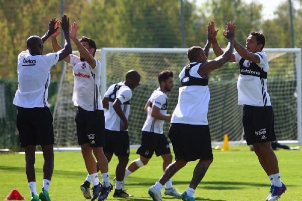 Beşiktaş, çalışmalarını devam ettiriyor