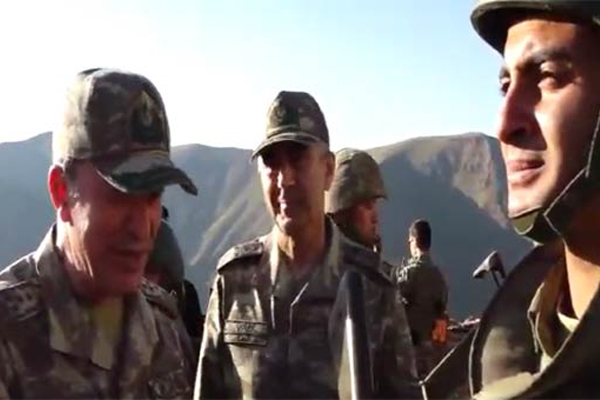 Genelkurmay Başkanı Akar'dan üs bölgesine denetim