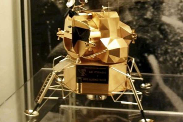 Uzay aracının 'Ay Modülü' çalındı!