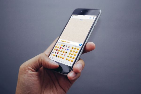 Hawai'de yolda yürürken telefonla mesajlaşmak yasaklandı