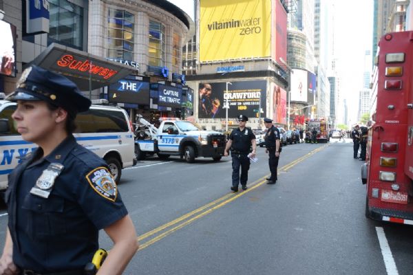 Amerika polisi sokaklarda silah topluyor