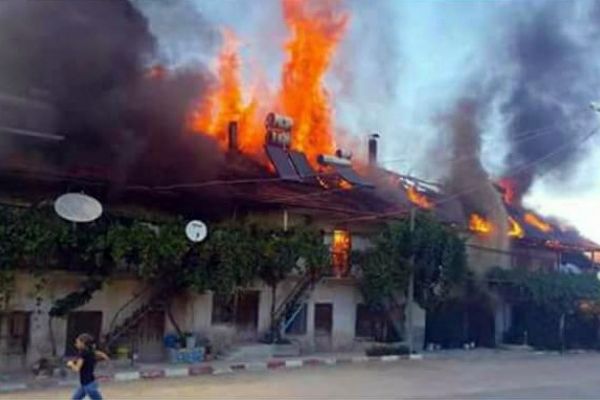 Burdur'da ekmek yaparken çıkan yangın 6 evi kül etti