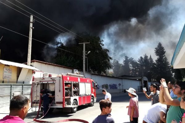 Antalya'da Festival Çarşısı'nda yangın çıktı