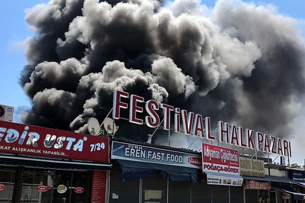 Antalya Festival Çarşısı'nda yangın