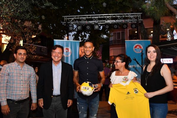 Fenerbahçeli Josef de Souza festivale katıldı