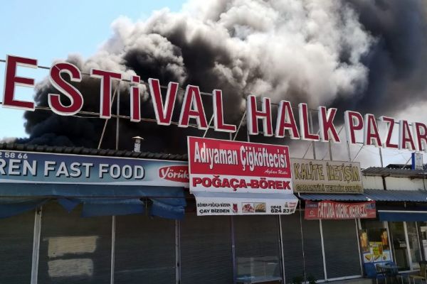 Antalya'daki yangında dükkan zarar gördü