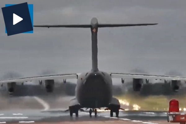 Tonlarca ağırlıktaki uçak böyle kalktı