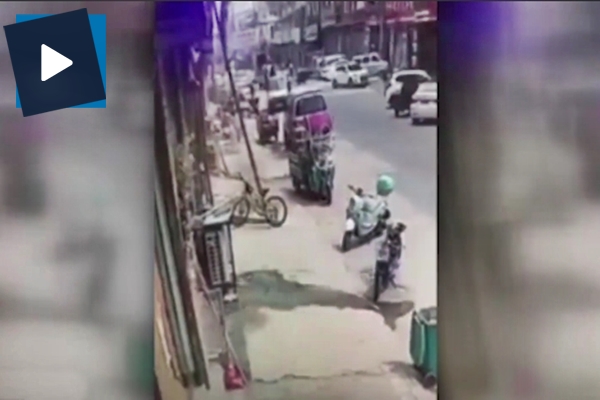 Akıma kapılıp yere çakıldı!