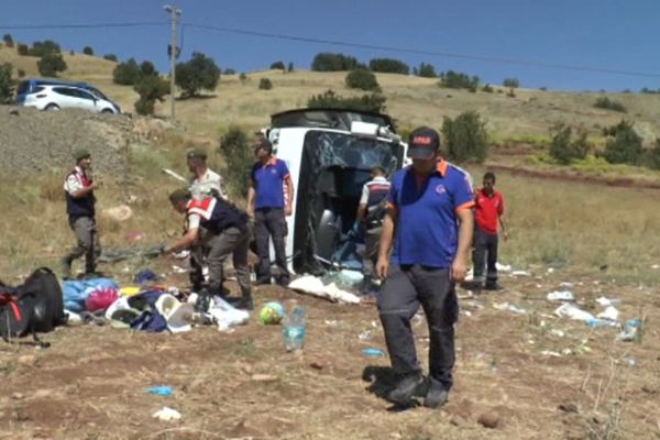 Kayseri'de Şelaleye giden otobüs devrildi: 26 yaralı