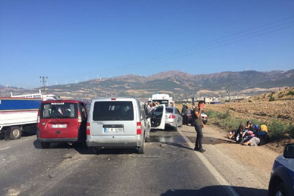 Gaziantep'te 5 araç birbirine girdi