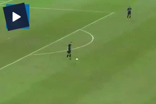 Orta sahadan kendi kalesine attı!