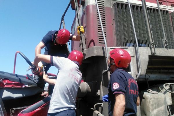 Kahramanmaraş'ta yük treni ile otomobil çarpıştı: Anne ve kızı öldü