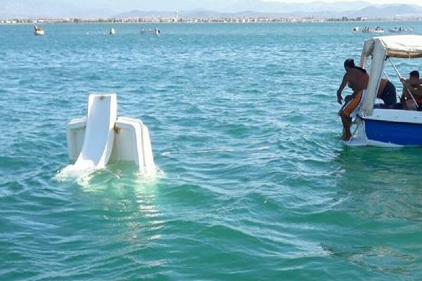 Balıkesir'de deniz bisikleti battı, iki kişi itfaiye tarafından ölümden kurtarıldı